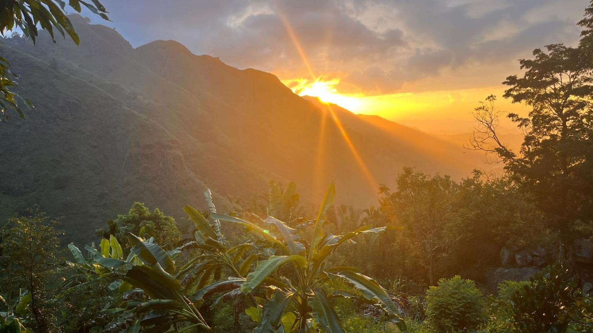 Nature Green Hotels On Rock Home Ella Bagian luar foto